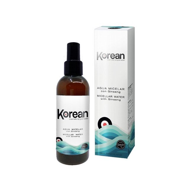 La Limpieza suave con algodón y Agua Micelar con Ginseng elimina impurezas nocturnas y el exceso de sebo sin resecar la piel, dejando una sensación fresca y equilibrada. Su fórmula con ginseng aporta energía y vitalidad, preparando el rostro para los siguientes pasos de la rutina.